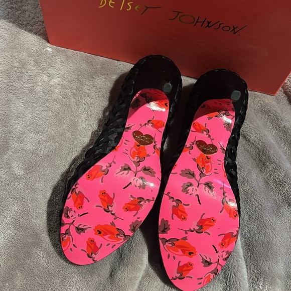 Betsey Johnson Black Lattice Ribbon Pump sz 8 - Picture 4 of 13